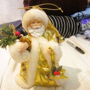 VTG 80'S SANTA IN GOLD FABRIC ORNAMENT OR STAND UP